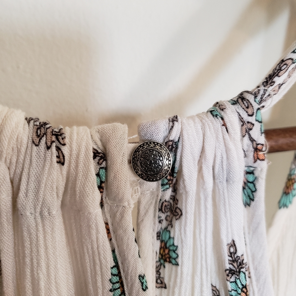Spring, floral romper. - Picture 3 of 5